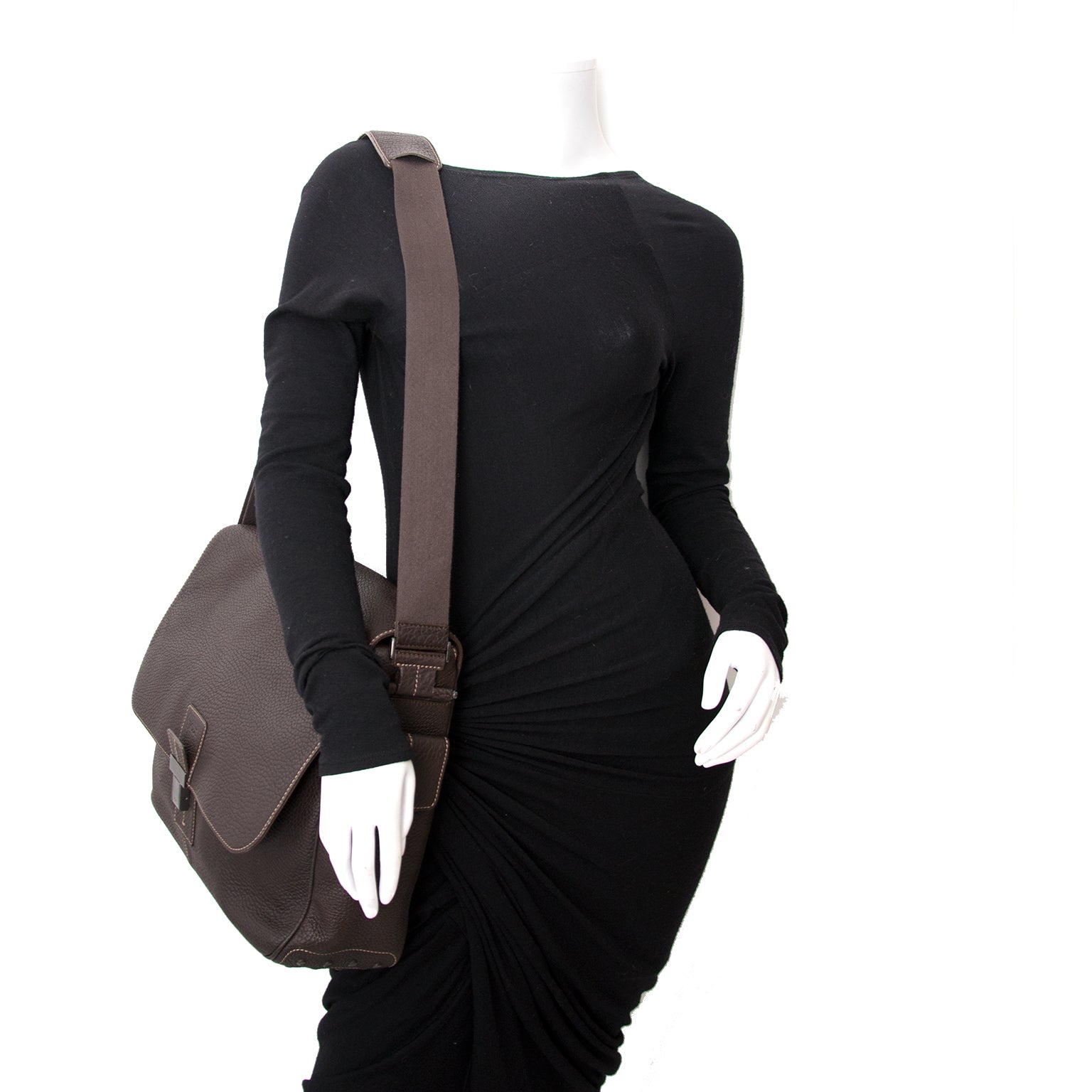Acheter secur en ligne votre sac messenger en cuir marron pour le meilleur prix chez Labellov