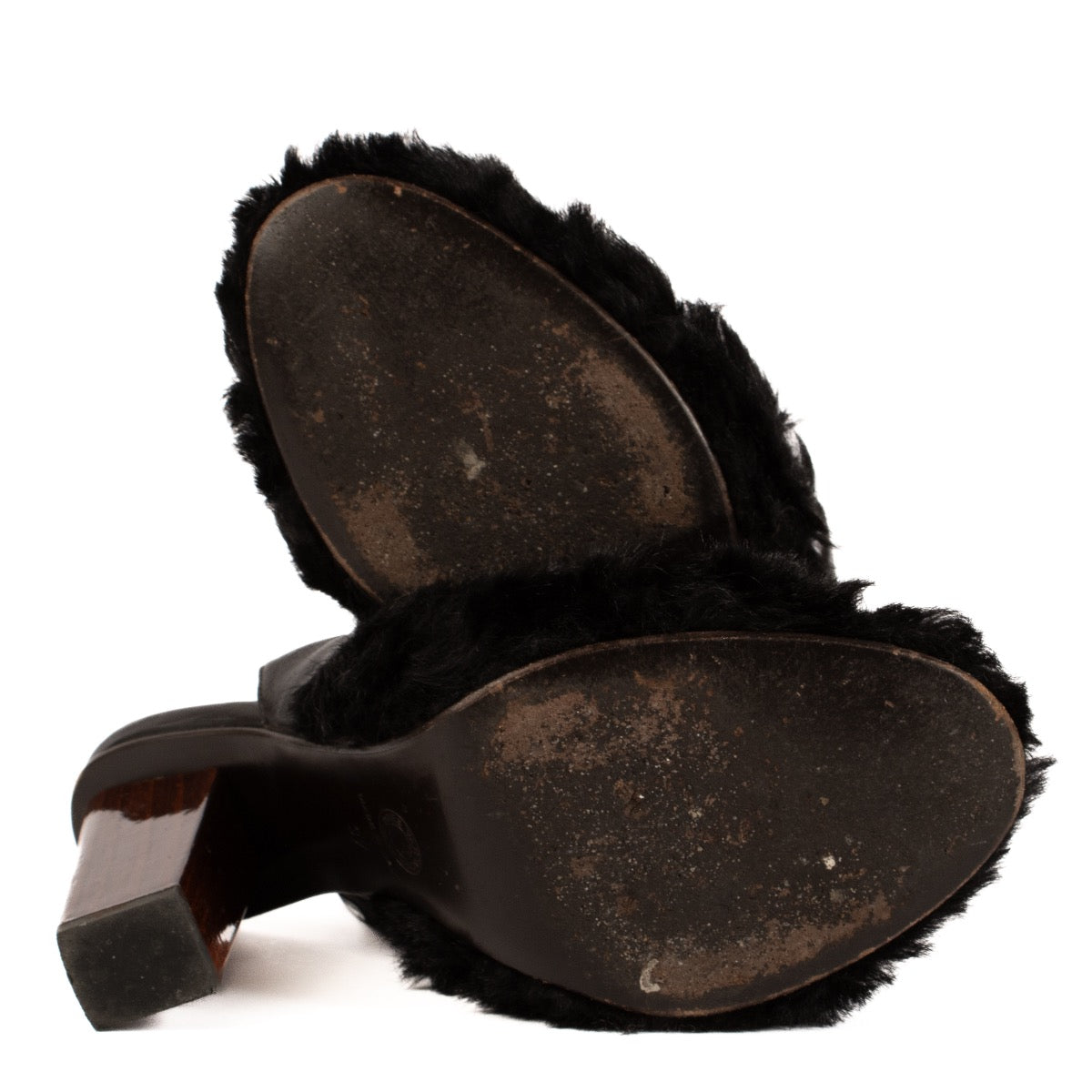 Shop safe online at Labellov in Antwerp, Brussels and Knokke these 100% authentic second hand Dries Van Noten Black Synthetic Fur Pumps - size 37