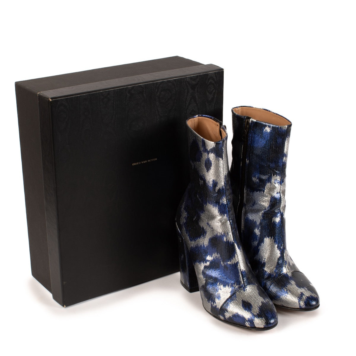 Shop safe online at Labellov in Antwerp, Brussels and Knokke this 100% authentic second hand Dries Van Noten Purple Silver Ankle Boots