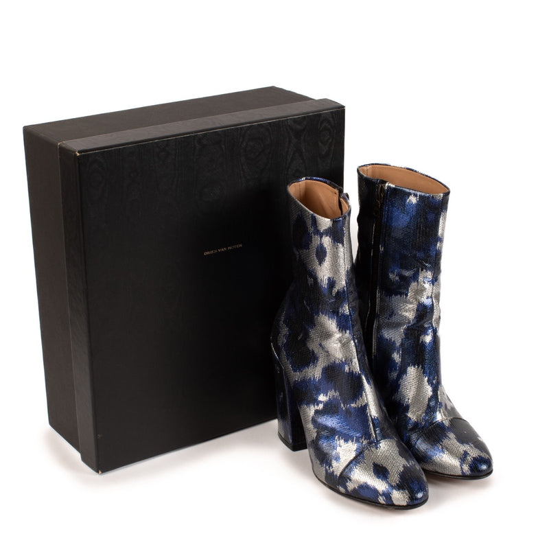 Shop safe online at Labellov in Antwerp, Brussels and Knokke this 100% authentic second hand Dries Van Noten Purple Silver Ankle Boots