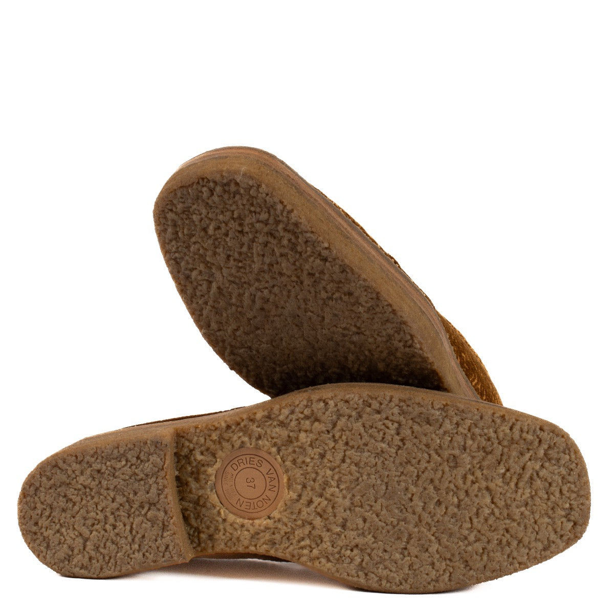 Shop safe online at Labellov in Antwerp, Brussels and Knokke these 100% authentic second hand Dries Van Noten Camel Velvet Loafer - size 37
