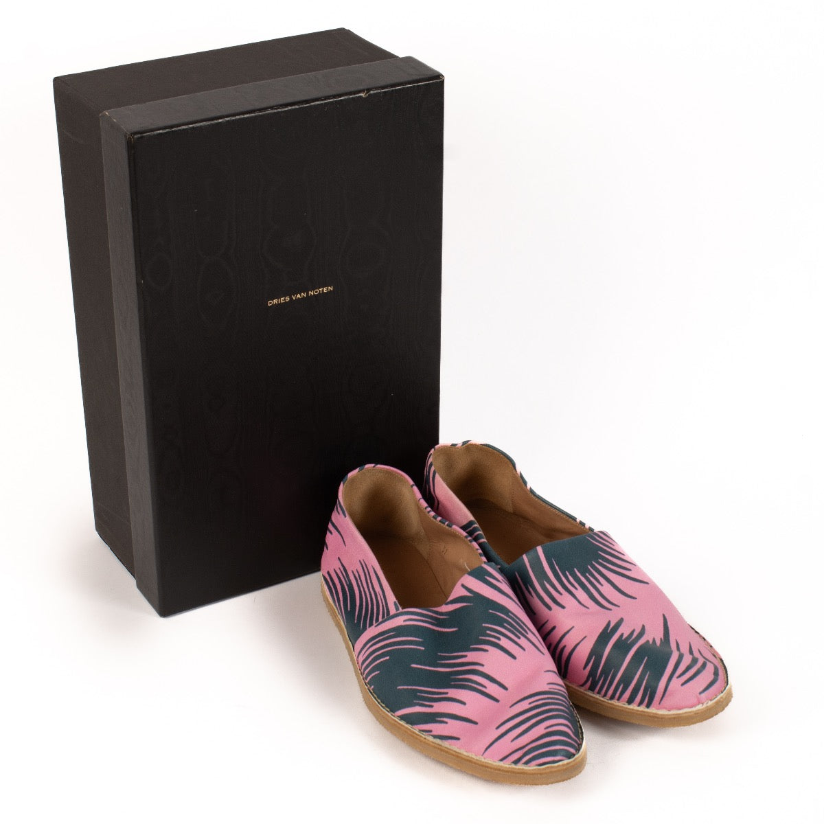 Shop safe online at Labellov in Antwerp, Brussels and Knokke these 100% authentic second hand Dries Van Noten Pink Espadrilles - size 37