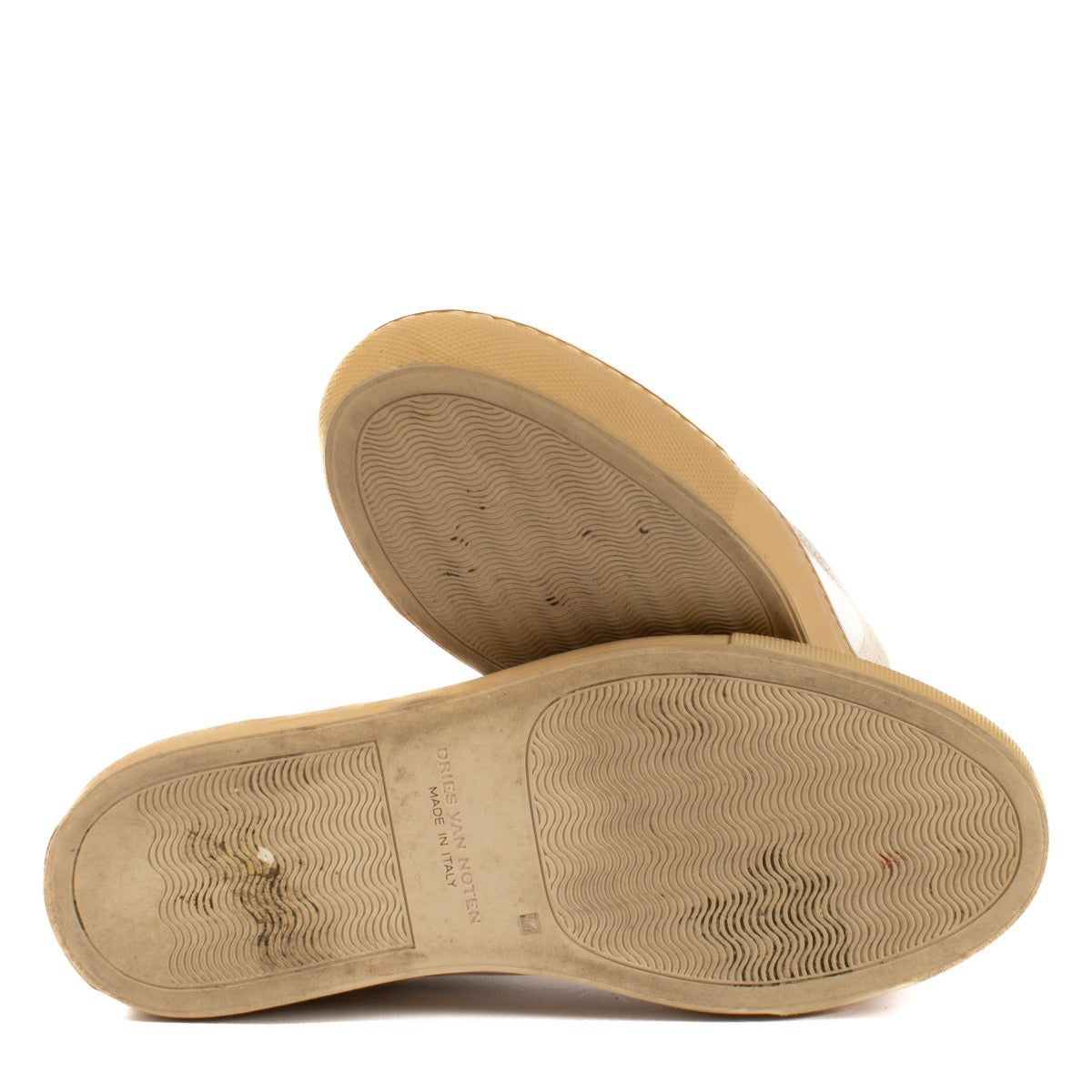 Shop safe online at Labellov in Antwerp, Brussels and Knokke these 100% authentic second hand Dries Van Noten White Sneakers - size 37