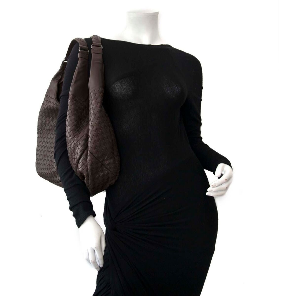 Compra una cartera de Bottega Veneta muy en moda para el precio correcto en LabelLOV.