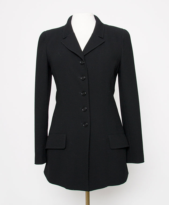 Authentieke tweedehands Chanel zwarte blazer juiste prijs veilig online winkelen LabelLOV designer vintage webwinkel luxe merken mode Antwerpen fashion België