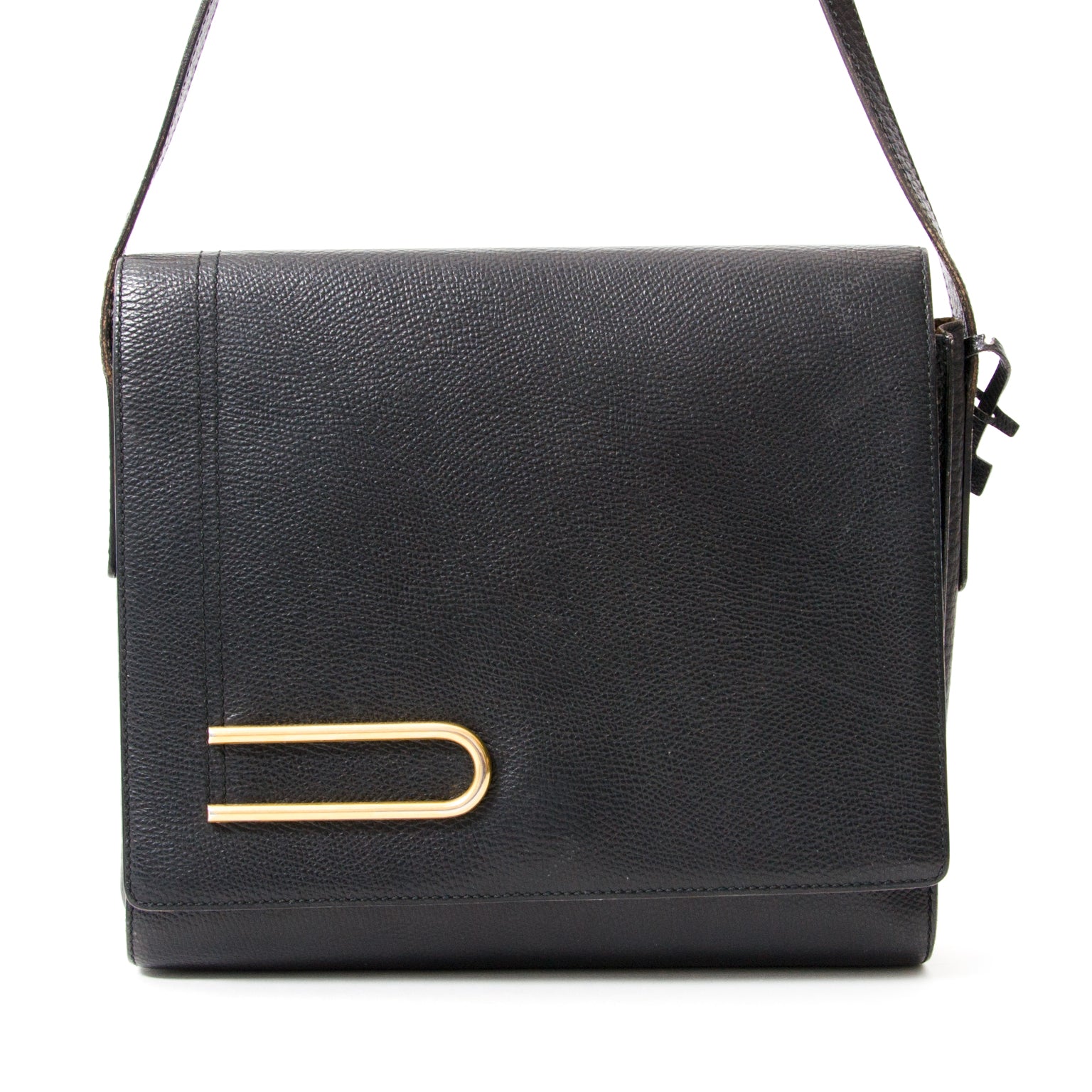 Delvaux Black Leather Shoulder Bag, Bent u op zoek naar een authentieke zwart leren handtas van Delvaux? Shop op Labellov voor een grote keuze aan nieuwe en tweedehands luxe goederen zoals handtassen, juwelen, kleren, shoenen,... Onze webshop biedt een ve