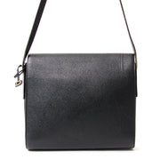 Looking for an authentic black leather shoulder bag from Delvaux? Labellov offers a wide variety of new and secondhand luxurious goods such as handbags, jewelry, clothing, shoes,... Visit the online webshop for a safe and secure online shopping exprience.