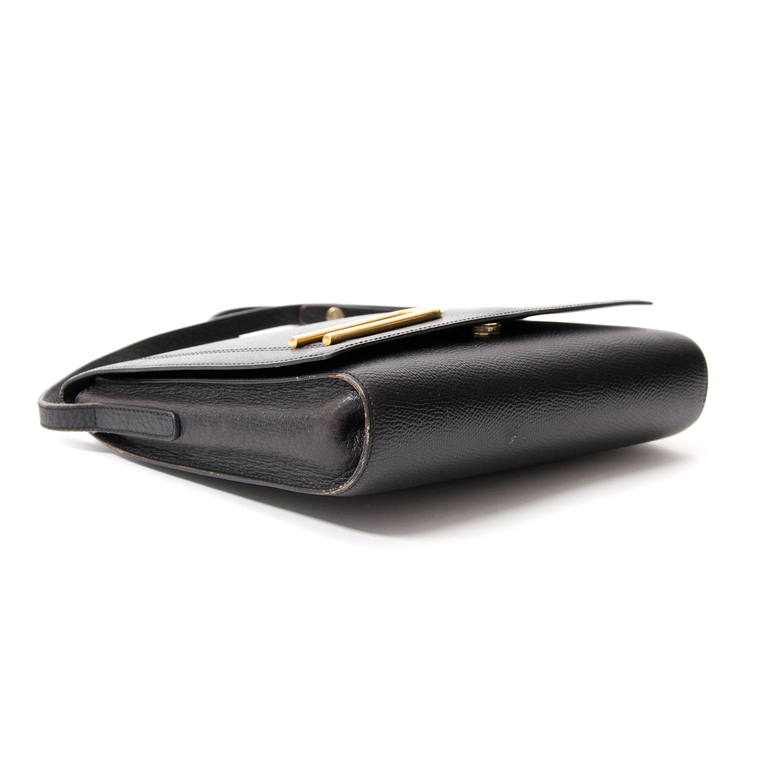Labellov offers a wide variety of new and secondhand luxurious goods such as handbags, jewelry, clothing, shoes,...Delvaux Black Leather Shoulder Bag