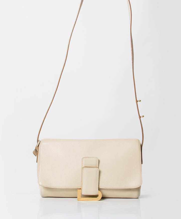 authentic secondhand white Delvaux leather handbag gold hardware right price LabelLOV vintage webshop safe secure online shopping designer luxury brands fashion Antwerp Belgium