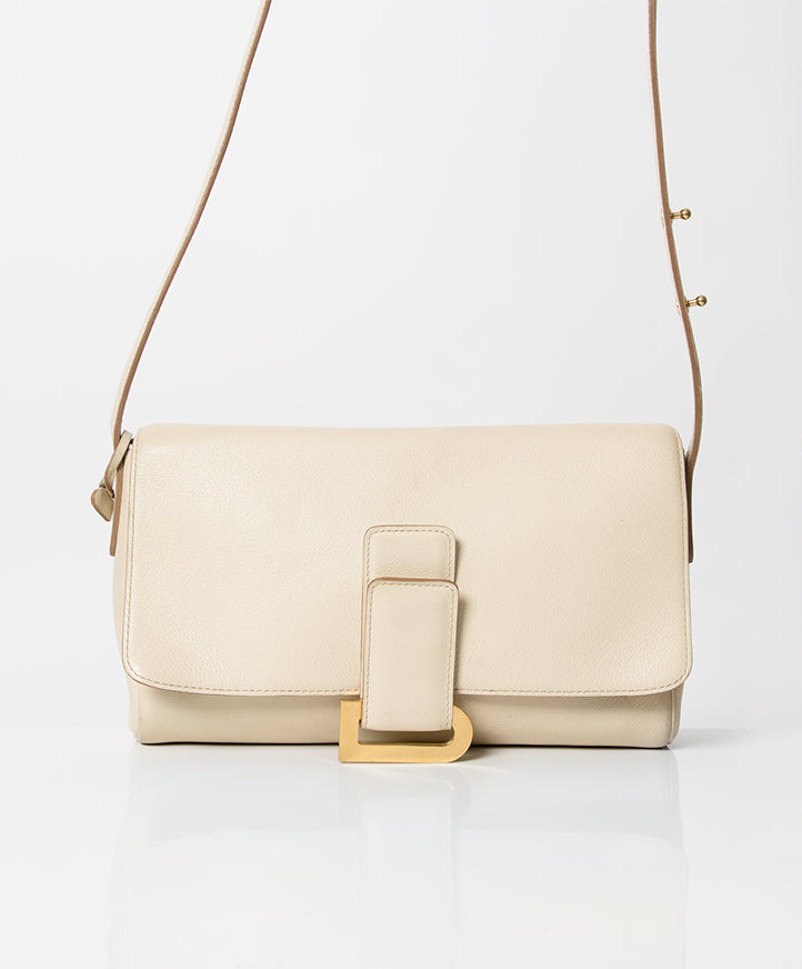 Buy authentic secondhand Delvaux bags at the right price at LabelLOV vintage webshop. Safe and secure online shopping. Koop authentieke tweedehands Delvaux tassen aan de juiste prijs bij LabelLOV.