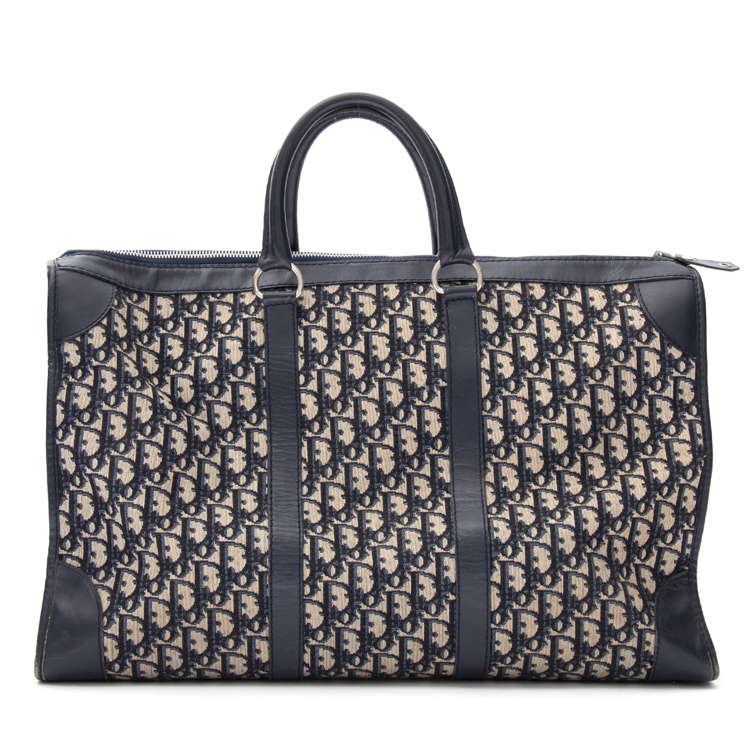 Labellov Antwerpen heeft een ruim aanbod aan luxe tweedehands handtassen en accessoires.