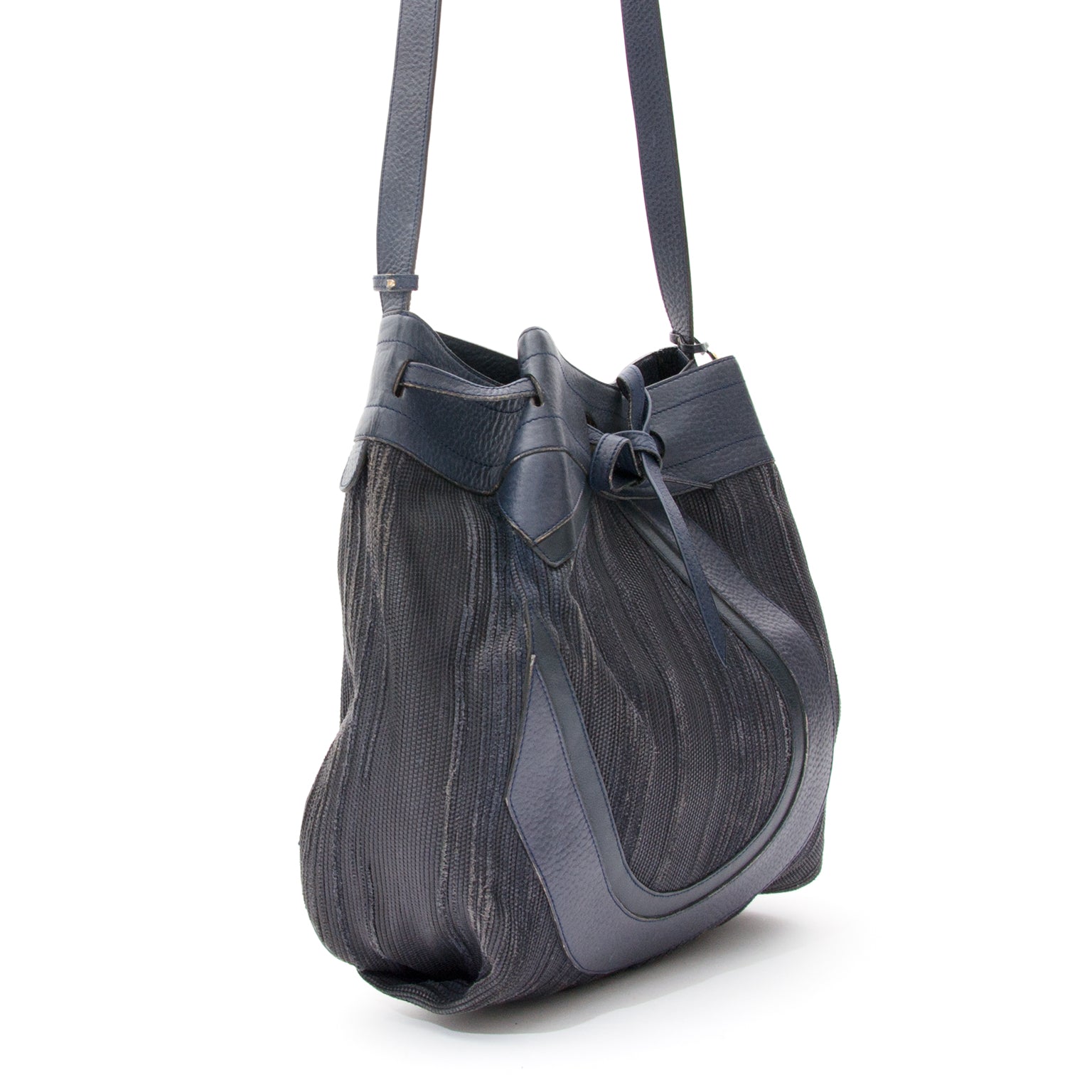 koop veilig online tweedehands gewoven blauwe Delvaux schoudertas toile de cuire aan de beste prijs