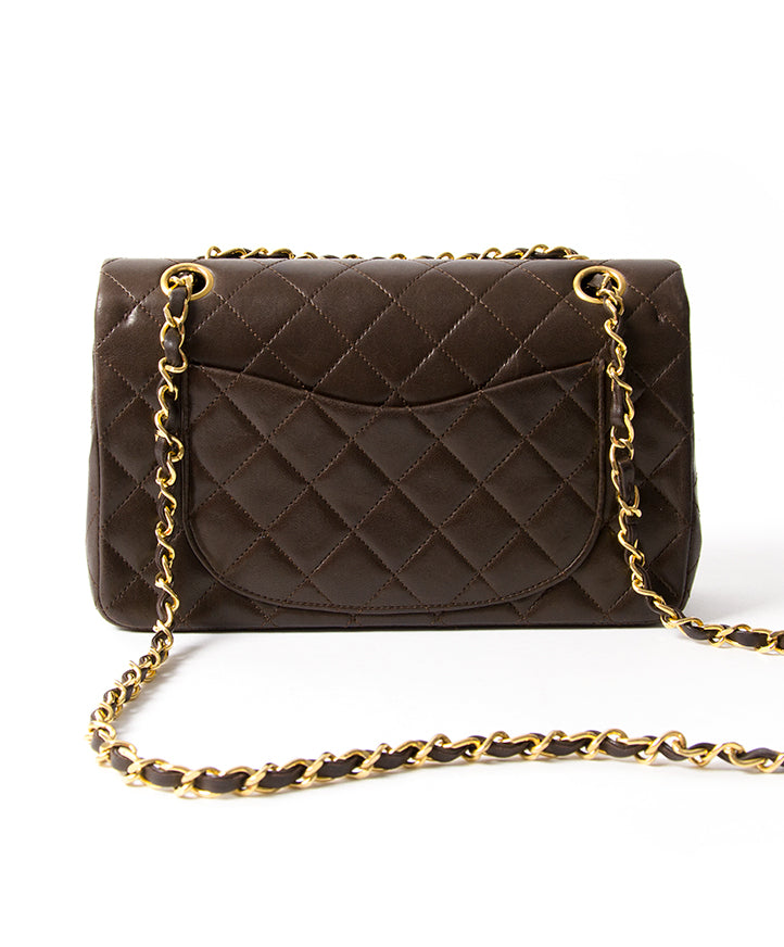 Chanel Small Classic Flap Bag in Chocolate Brown GHW authentiek veilig online shoppen webshop tweedehands tassen merktassen luxetassen merken luxe merken luxemerken designer ontwerper