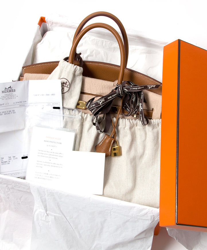 This BRAND NEW Birkin bag is the proof of the craftsmanship of the house of Hermès. It's not only the most sought after bag in the world, but also offers superior quality and impeccable design.