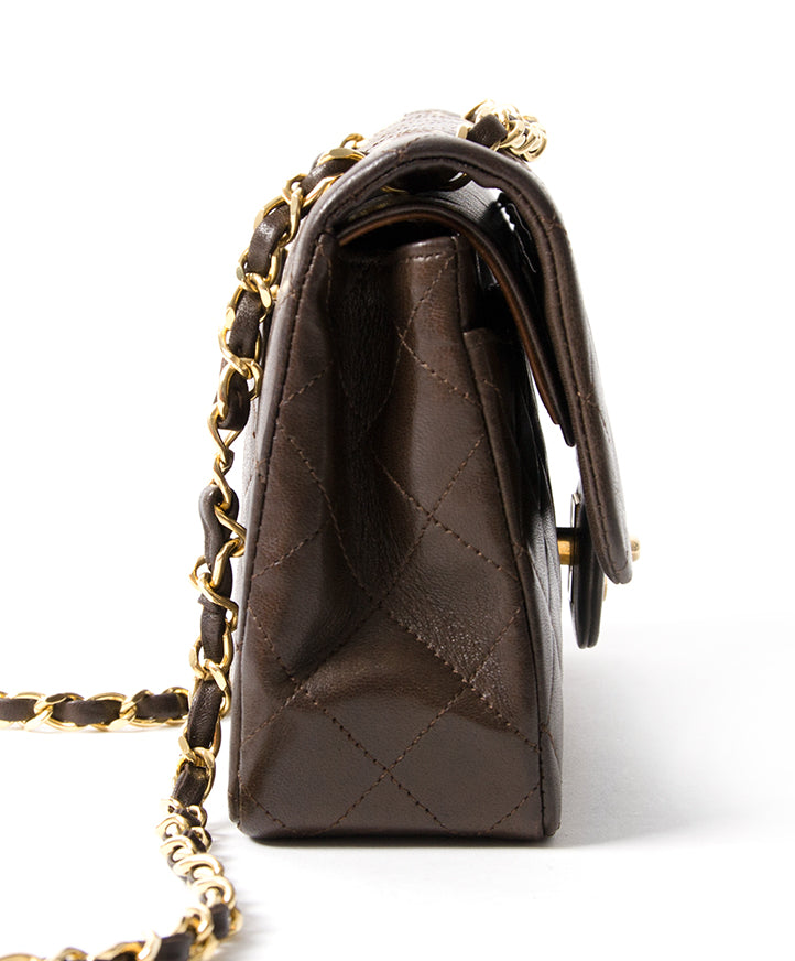 Chanel Small Classic Flap Bag in Chocolate Brown GHW authentique seconde main en ligne webshop shopping Anvers Belgique LabelLOV designer luxe marques sacs mode en vogue
