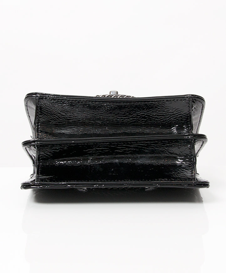 Vintage Chanel Black Patent Lambskin Evening Bag. Buy and sell authentic secondhand Delvaux bags at the right price at LabelLOV vintage webshop. Safe and secure online shopping. Koop authentieke tweedehands Delvaux tassen bij LabelLOV.