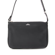 Delvaux Black Pochette Bag Voor meer vintage tweedehands en nieuwe luxe tassen, bezoek Labellov. De online platform biedt een wijde selectie aan authentieke designer merken met de juiste prijs.