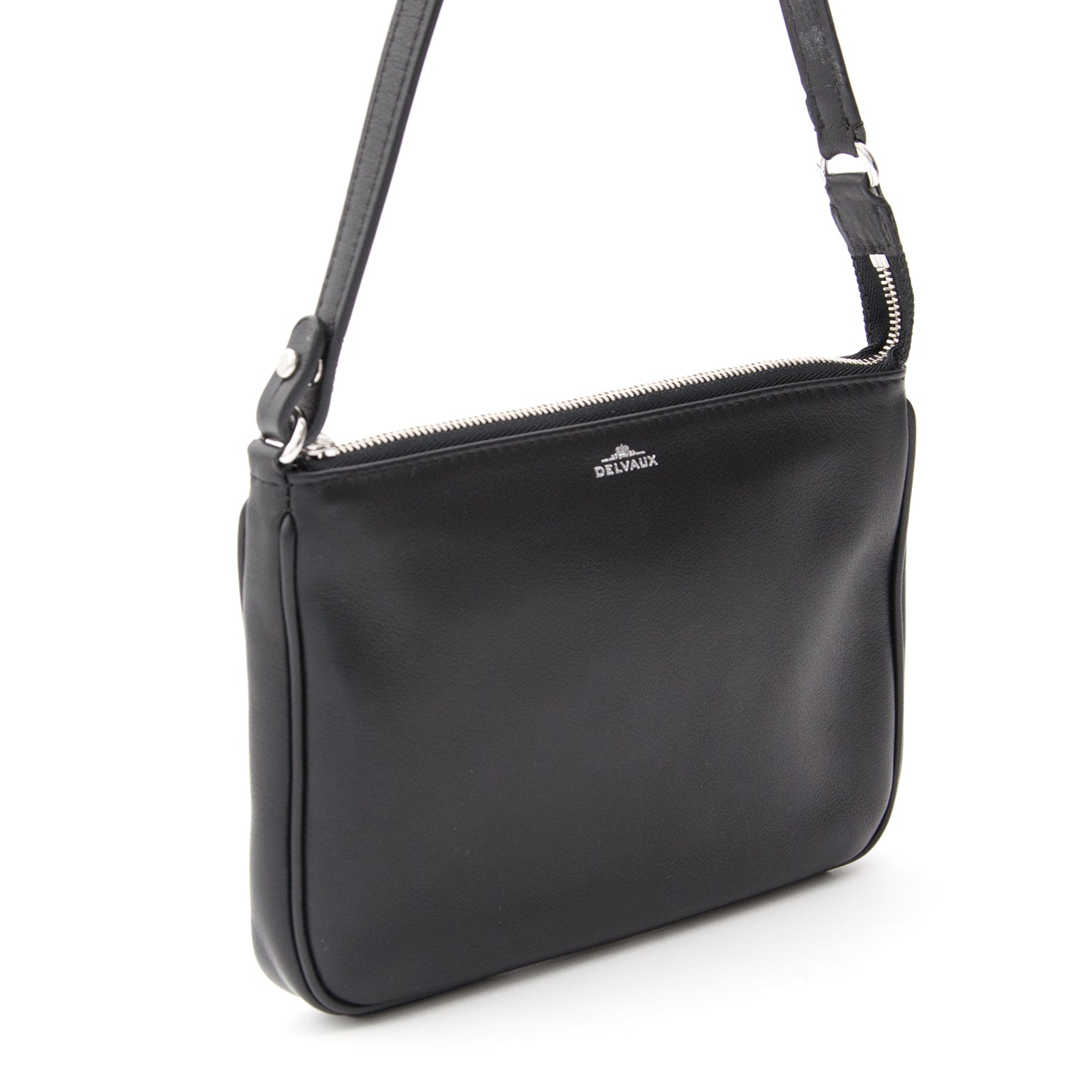 Tweedehands Delvaux Black Pochette Bag. Labellov provides a platform to buy and sell preloved secondhand luxury designer goods. Labellov biedt een platform voor het kopen en verkopen van authentieke tweedehands luxe tas