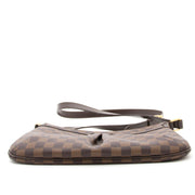 Vintage Louis Vuitton crossbody bag for the best price at Labellov webshop. Safe and secure online shopping with 100% authenticity. Vintage Louis Vuitton crossbody sac à main pour le meilleur prix.
