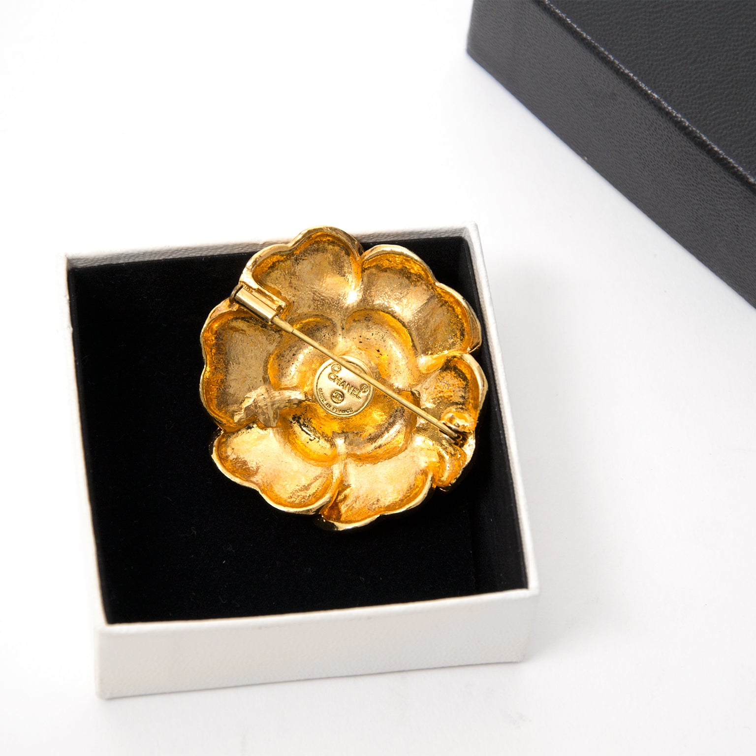 achter en ligne seconde main chanel camelie broche pour le meilleur prix 100 % authentic seconde main