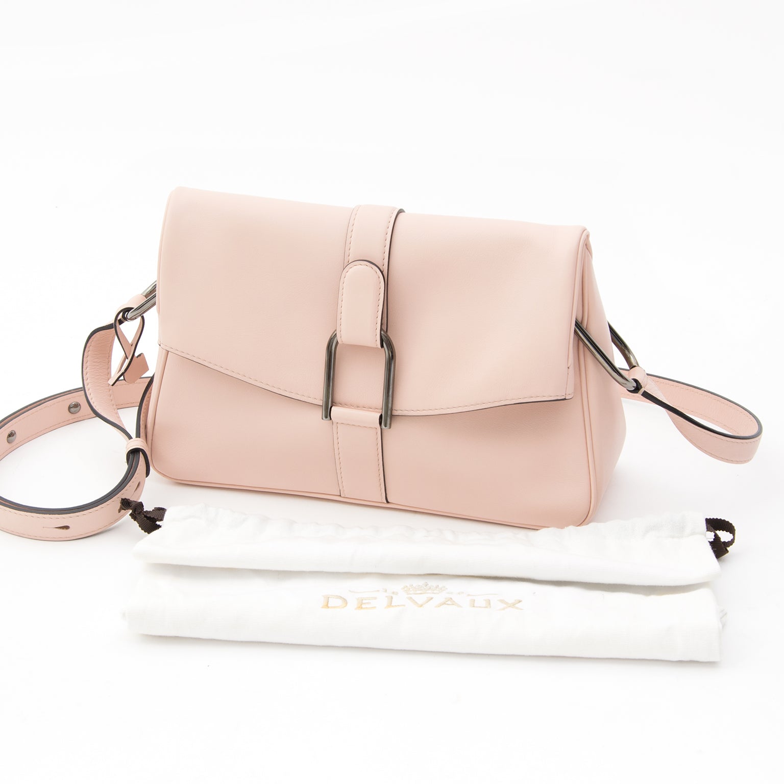 Delvaux Givry Polo Nude Bag Seconde main Delvaux Givry Polo Nude Bag. Labellov provides a platform to buy and sell preloved secondhand luxury designer goods. Koop en verkoop deisgner fashion en items online.