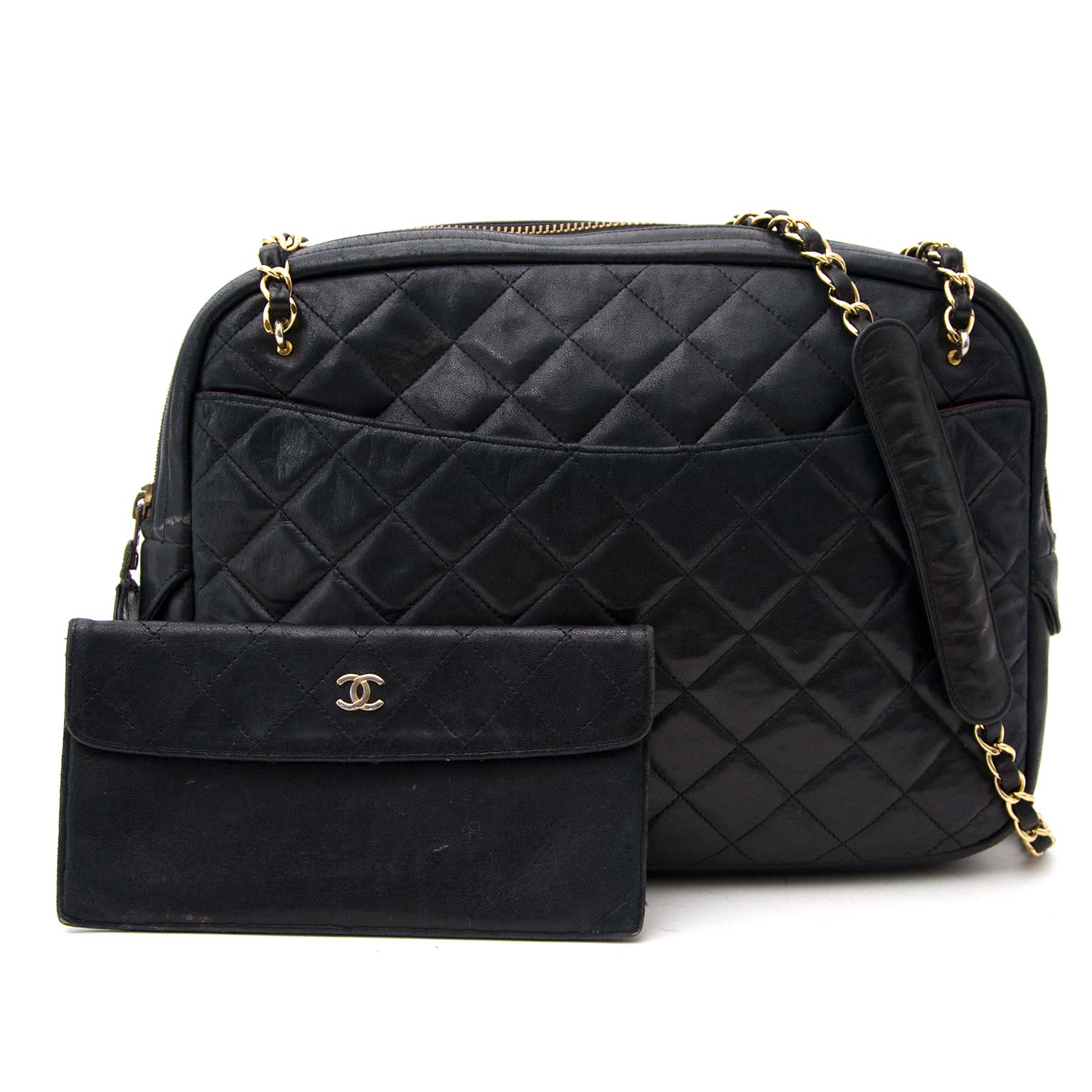op zoek naar een zwarte gewateerde lederen schouder tas van chanel? Nu online te koop bij labellov.com tegen de beste prijs