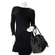 koop veilig online aan de beste prijs Prada Black Drawstring Tassel Tote Leather