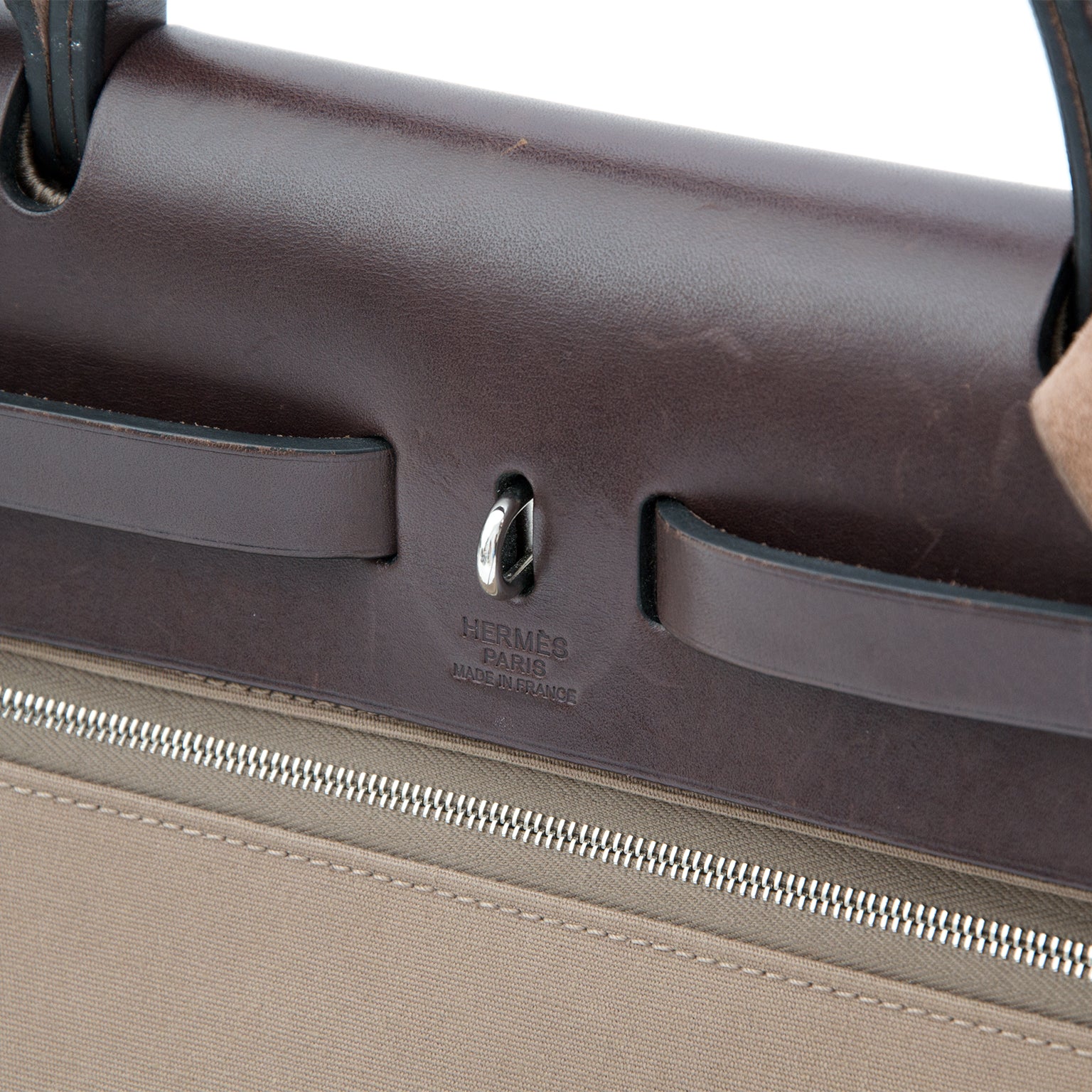 Hermès Taupe/Brown Herbag Zip Buy authentic secondhand Hermes at the right price at LabelLOV vintage webshop. Safe and secure online shopping. Koop authentieke tweedehandsmerken tegen de juiste prijs op LabelLOV