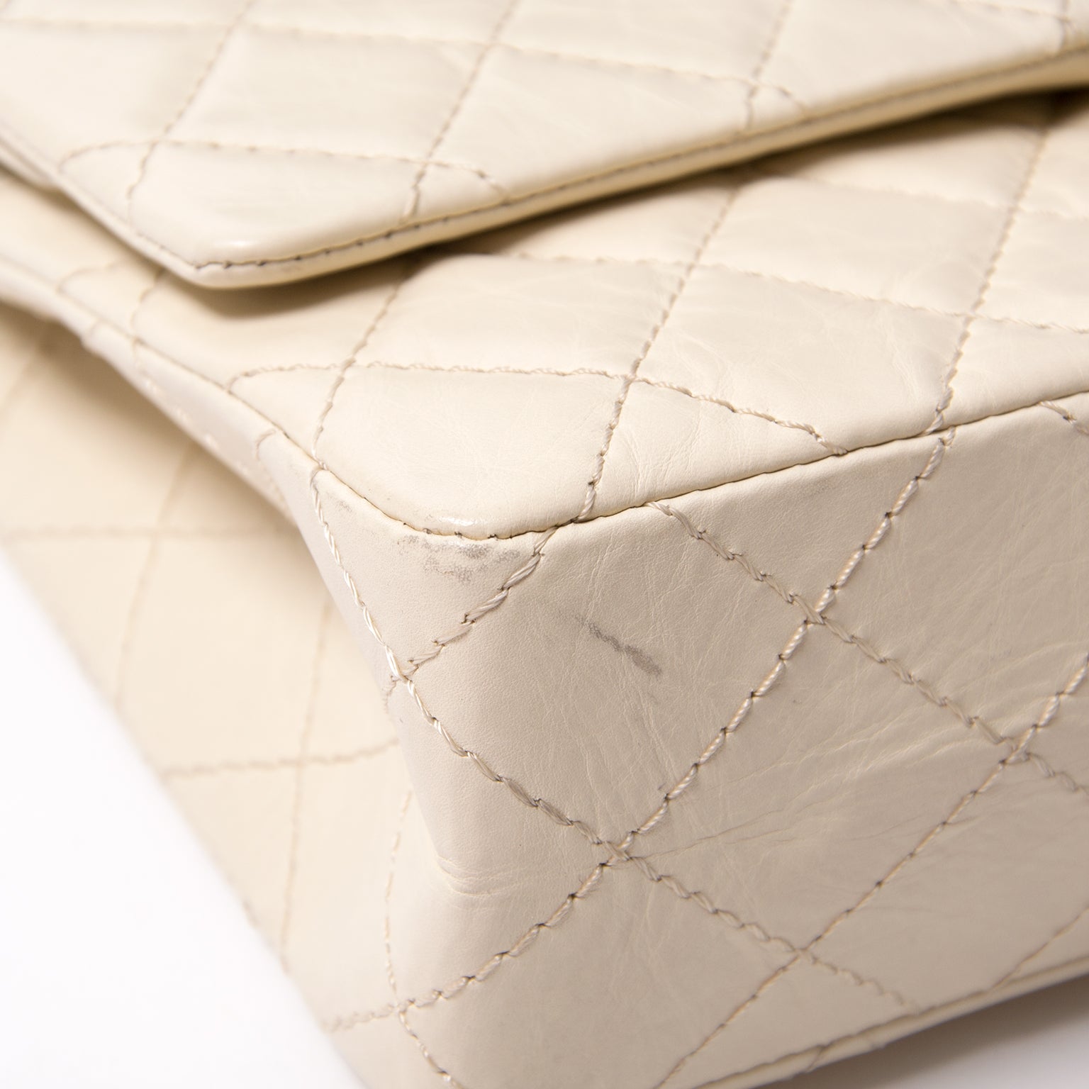 net als nieuw witte chanel 2.55 reissue 100% authentiek tweedehands merk tas aan de beste prijs
