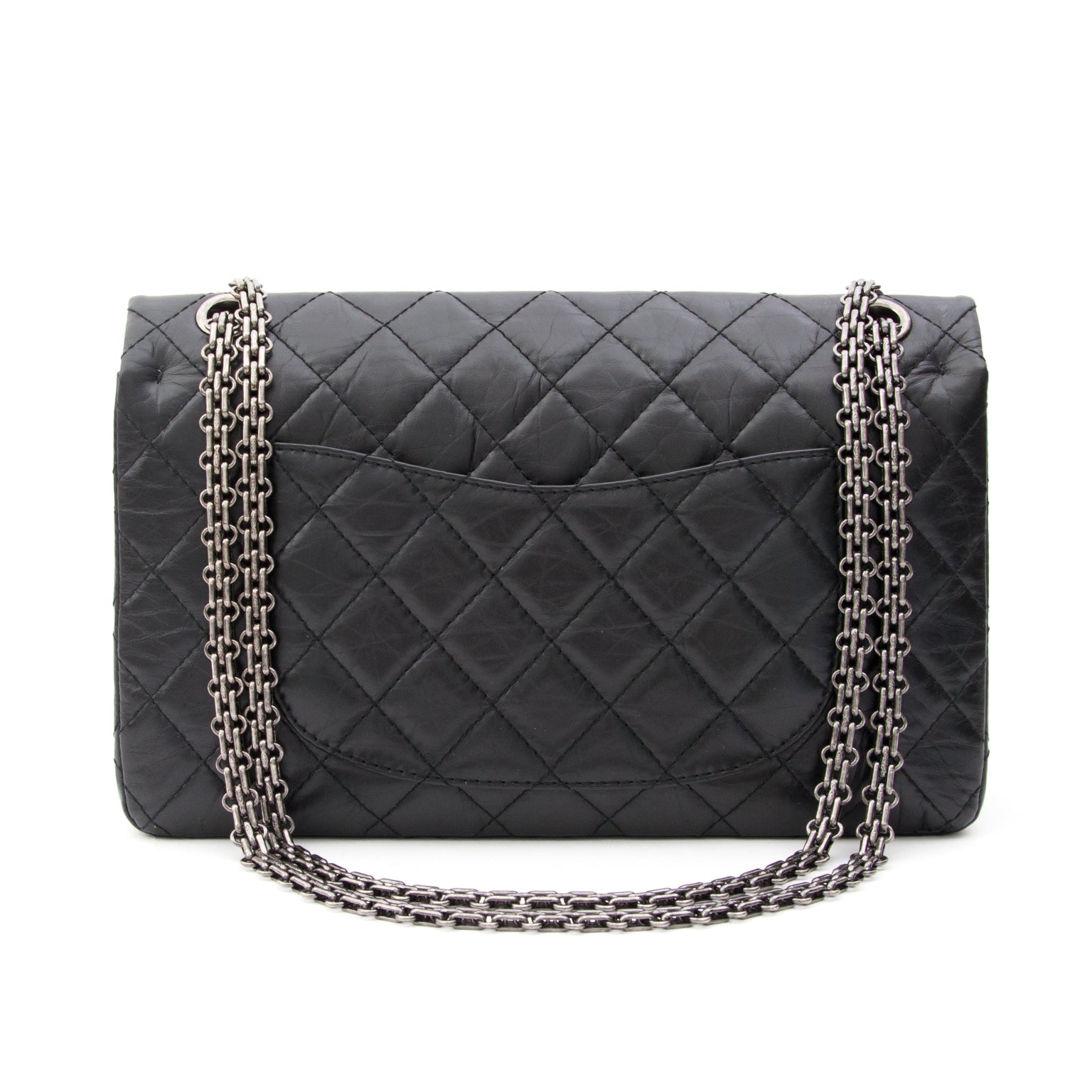 Chanel black 2.55 Reissue - 226 Labellov provides a platform to buy and sell preloved secondhand luxury designer goods. Labellov biedt een platform voor het kopen en verkopen van authentieke tweedehands luxe tassen.