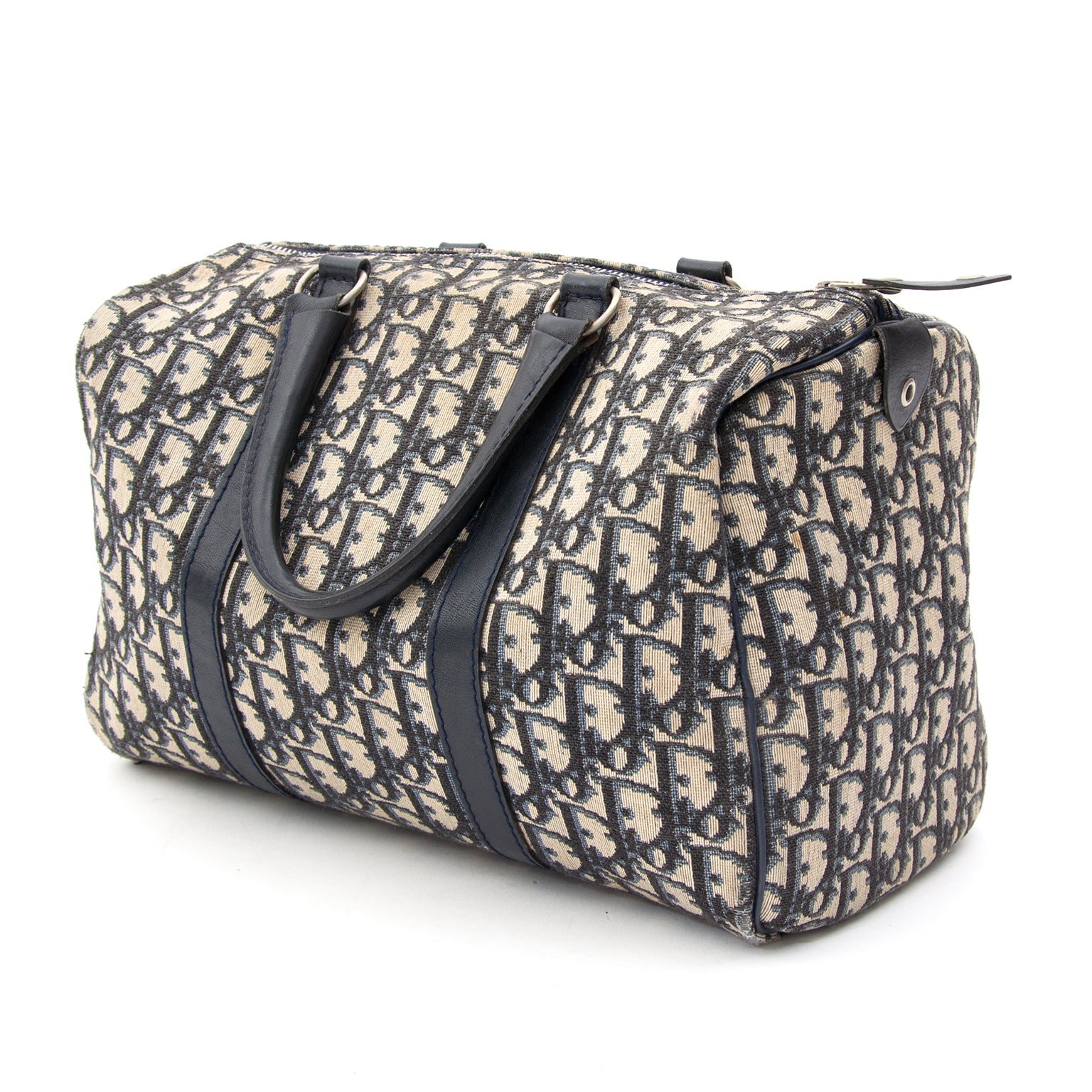 Dior Monogram Clutch Bag for the best price at Labellov Antwerp. Buy your designer bags safe and secure at the webshop Labellov.com.
