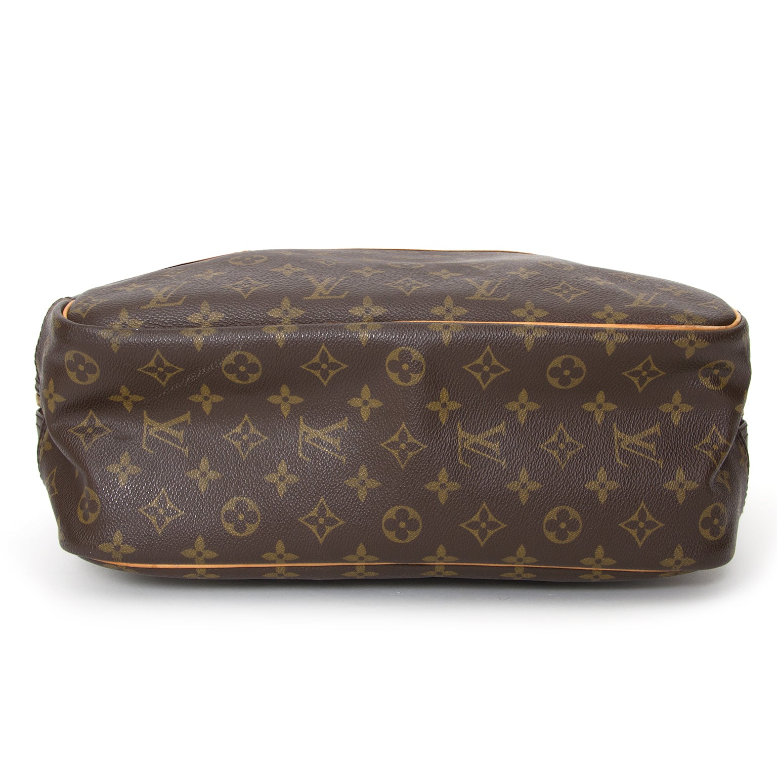 shop online international shipping Louis Vuitton Deauville bowling bag for that perfect city look. Looks great on a tweed blazer over boyfriend jeans and New York red pumps.
