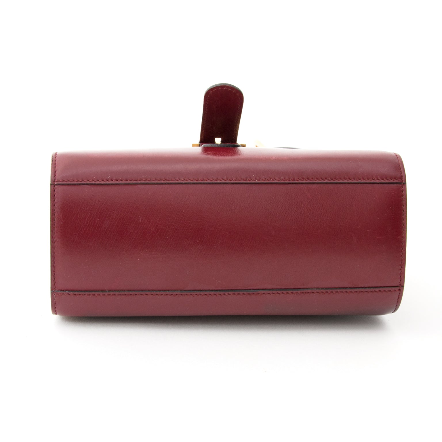 Vintage Bordeaux Delvaux Shoulder Bag Buy authentic Delvaux handbags on LabelLOV vintage webshop for the right price. Safe and secure online shopping.