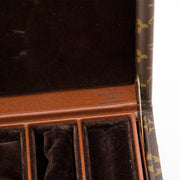 Louis Vuitton Bijoux Jewellery Case M47120. Buy and sell authentic secondhand designer fashion at the right price at LabelLOV vintage webshop. Safe and secure online shopping. Koop authentieke tweedehands dsigner mode bij LabelLOV.