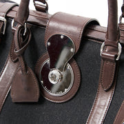 Second Hand Ralph Lauren Textile & Leather Trim Doctor Bag. Buy authentic secondhand Chanel bags at the right price at LabelLOV vintage webshop. Safe and secure online shopping. Koop authentieke tweedehands Chanel tassen met juiste prijs bij LabelLOV.