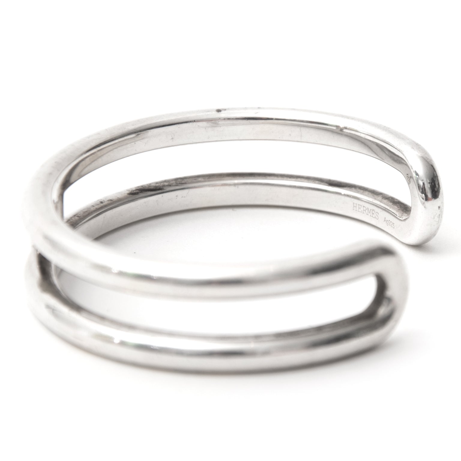 Authentic Hermes silver osmose cuff. buy secure online at LabelLov luxury webshop Antwerp Belgium. authentique Hermes osmose cuff en argent. acheter en ligne au LabelLov webshop de luxe Anvers Belgique. Authentieke Hermes osmose cuff in zilver. Veilig ko