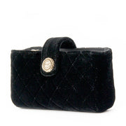 Authentic New Chanel Accessory Black Quilted Velvet Mini Purse Clutch. Buy authentic secondhand Chanel bags at the right price at LabelLOV vintage webshop. Safe and secure online shopping. Koop authentieke tweedehands Chanel tassen met juiste prijs bij La