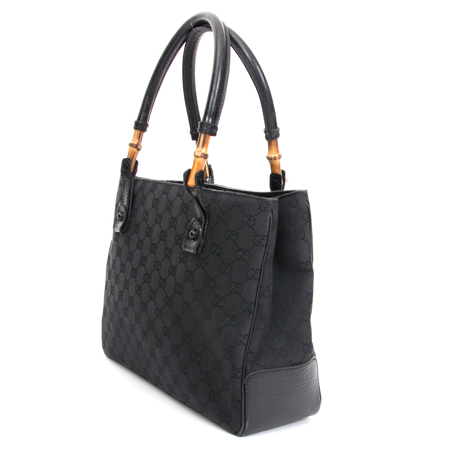 Vintage Gucci Black Fabric Monogram Bamboo Tote. Koop en verkoop van tweedehands gebruikte designer handtassen.