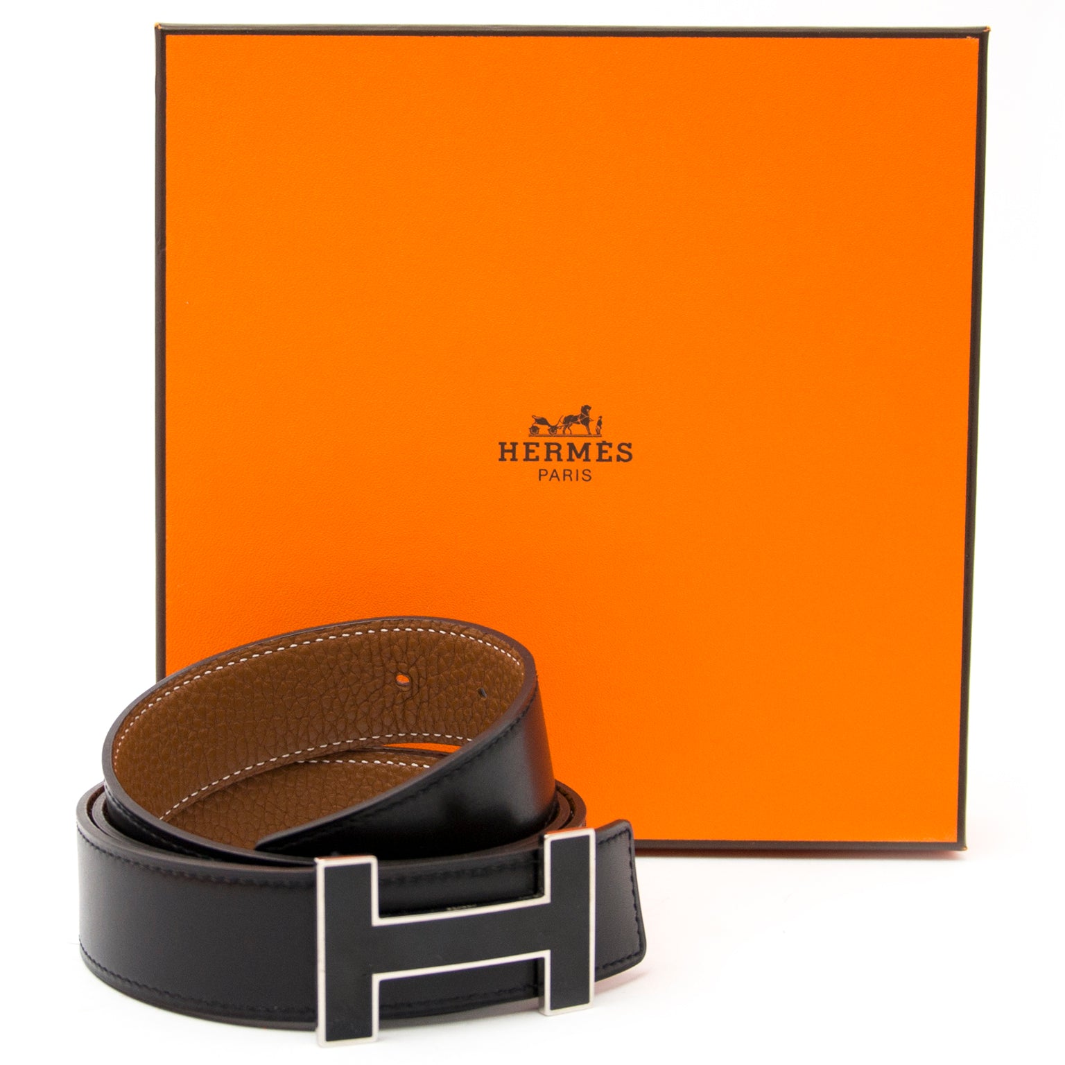 Vintage Hermes black H belt for the best price at Labellov webshop. Safe and secure online shopping with 100% authenticity. Vintage Hermes noir H belt pour le meilleur prix.