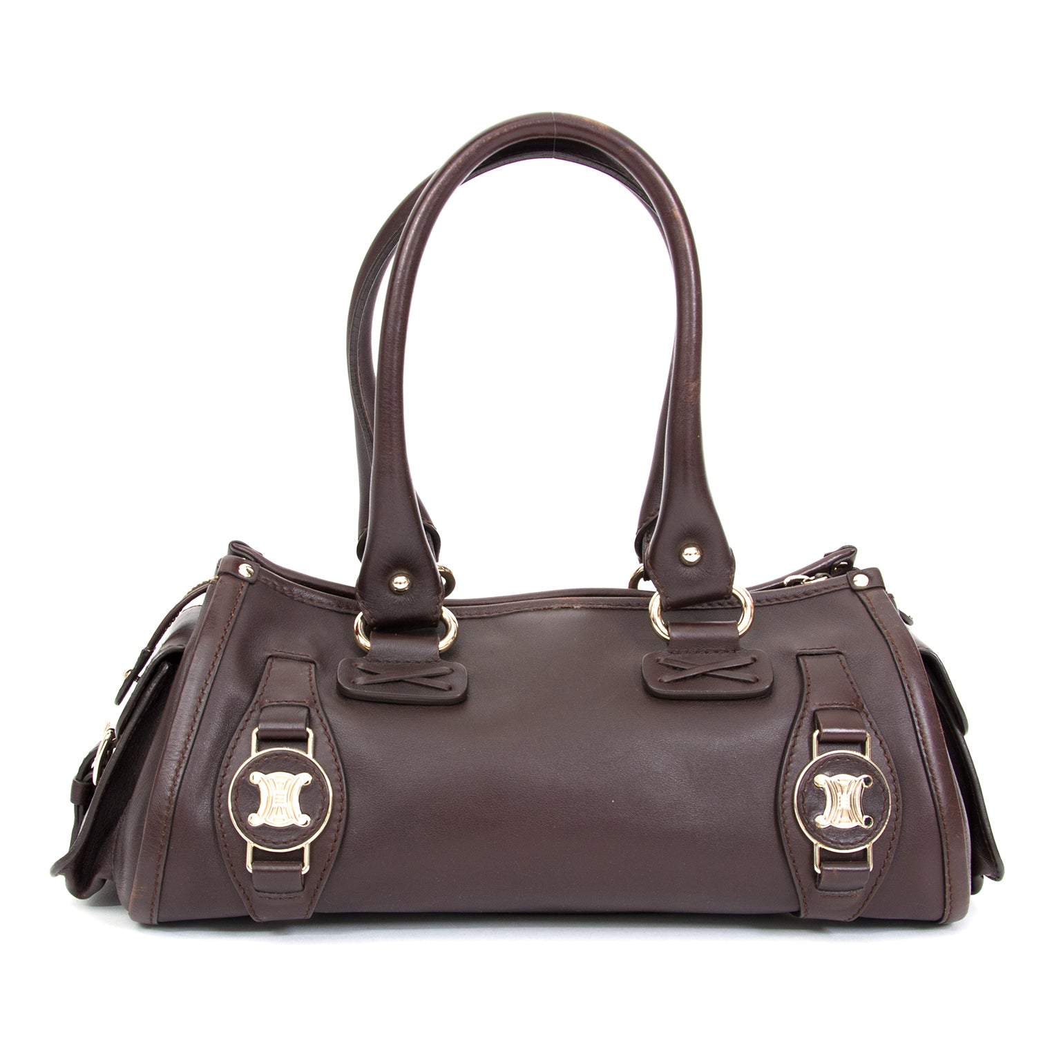 The cylindrical shape of this elegant Céline shoulder bag gives this bag a grown-up and well-groomed appearance. The perfect companion to a power suit and stiletto heels!