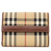 Vintage Burberry Nova Check Wallet for the best price at Labellov webshop. Safe and secure online shopping with 100% authenticity. Vintage Burberry Nova Check porte monnaie pour le meilleur prix.