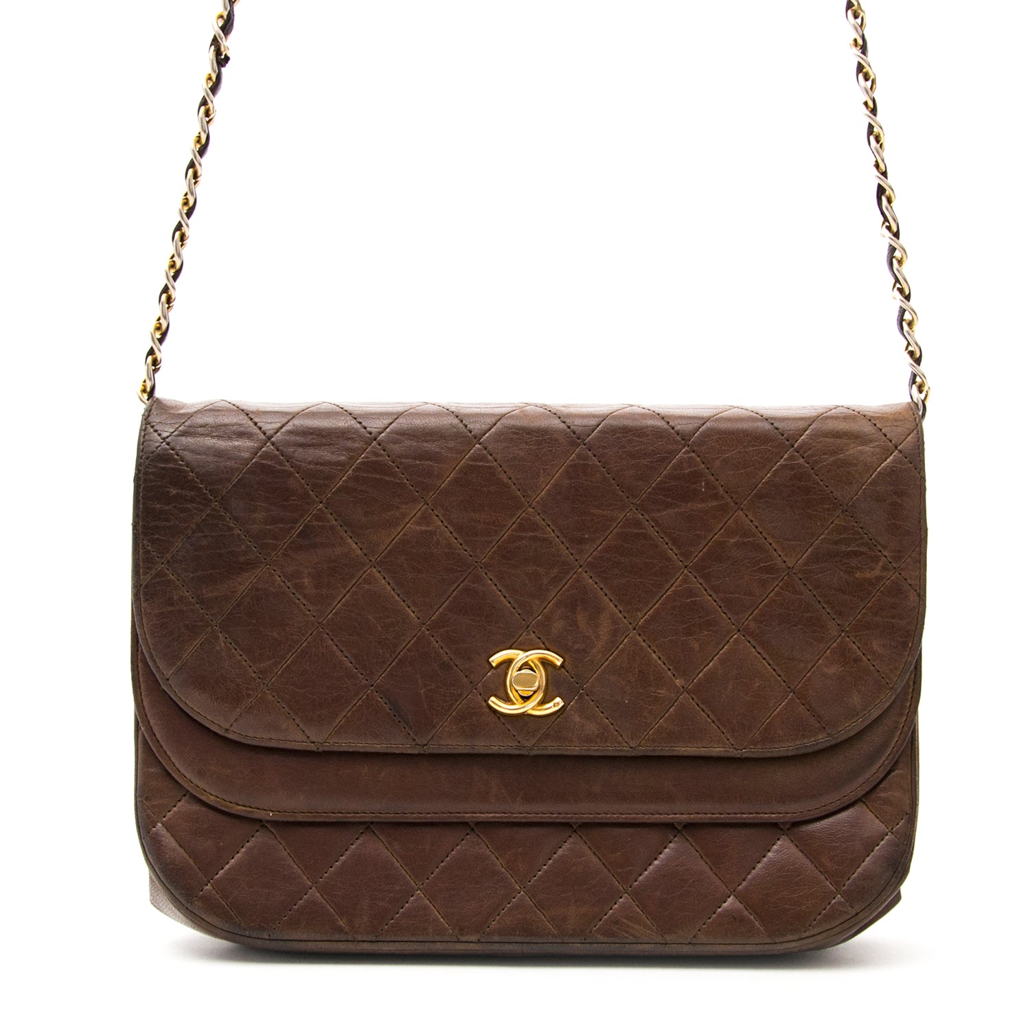 Secondhand Chanel brown handbag for the best price at Labellov webshop. Safe and secure online shopping with 100% authenticity. Seconde main Chanel brun sac à main pour le meilleur prix.
