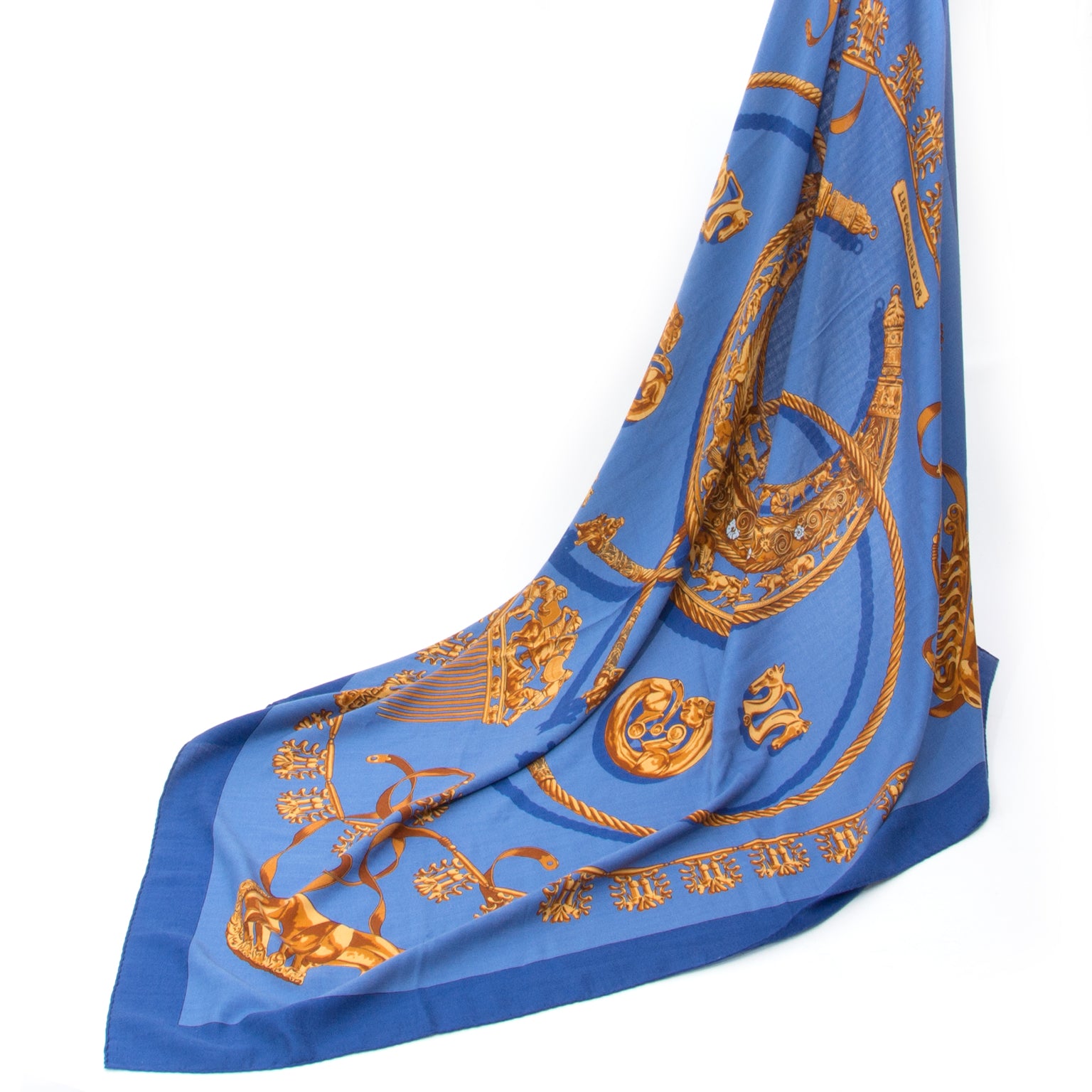 Hermès cashsmere and silk blend 'Carré' in blue with warm yellow print.