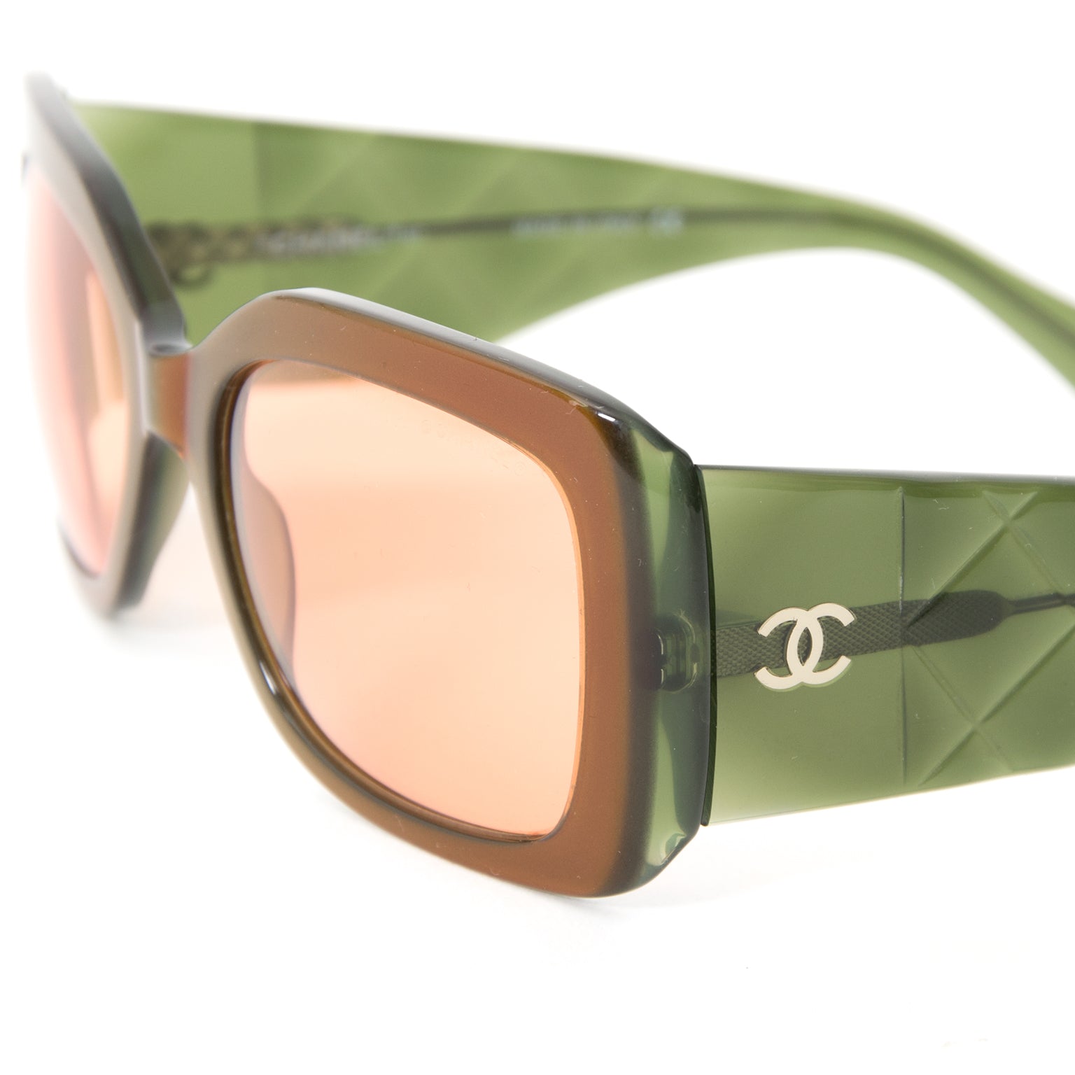 100% authentic and preloved on Labellov Antwerp. Chanel eyewear in perfect condition.