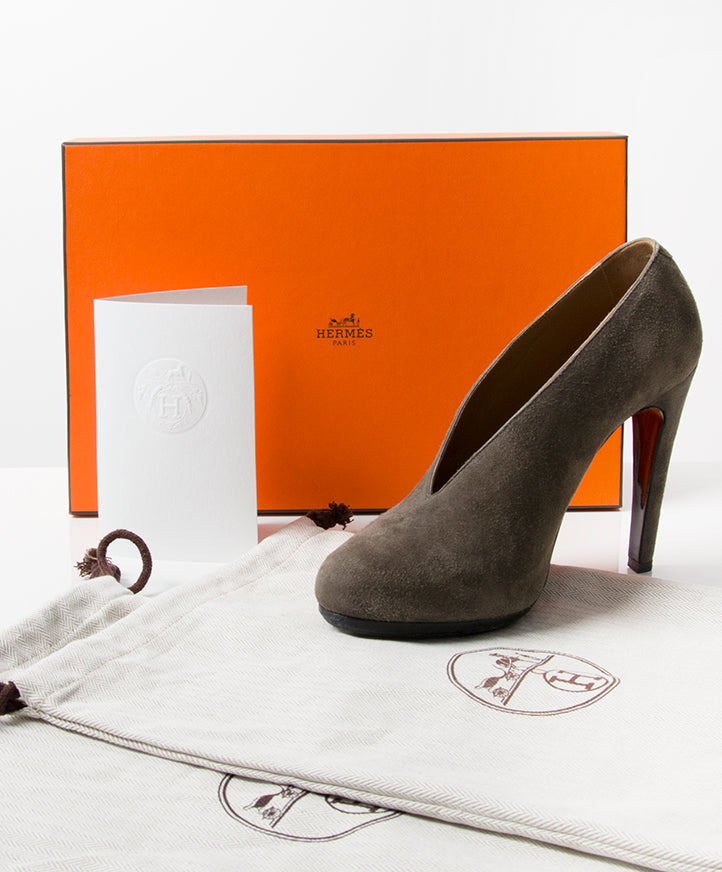 Hermès Grey Suede Booties tweedehands authentiek veilig online shoppen winkelen webshop Antwerpen België LabelLOV mode stijl luxe luxemerken schoenen botjes enkelbotjes designer ontwerper