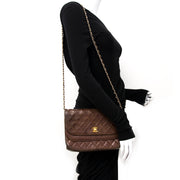 Secondhand Chanel flap bag for the best price at Labellov webshop. Safe and secure online shopping with 100% authenticity. Seconde main Chanel sac à bandoulière pour le meilleur prix.
