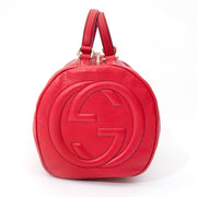 Vintage Gucci Red Boston Shoulder Bag. Buy authentic secondhand Gucci bags at the right price at LabelLOV vintage webshop. Safe and secure online shopping. Koop authentieke tweedehands Gucci tassen aan de juiste prijs bij LabelLOV.