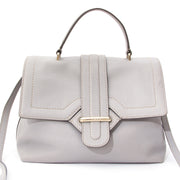Tod's Pastel Grey Top Handle Bag With Strap Voor designer merken zoals Louis Vuitton, Hermes, Chanel, Delvaux en anderen bezoek de online platform Labellov. De website biedt een veilige en betrouwbare platform voor het kopen en verkopen van nieuwe en twee