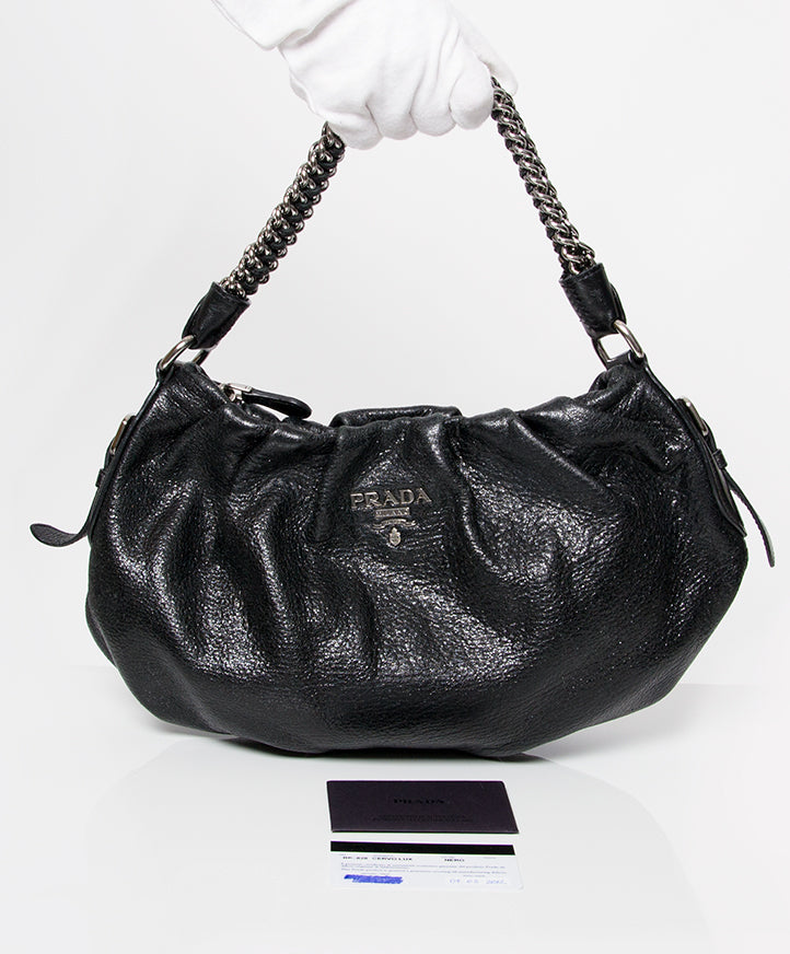 Authentieke tweedehands Prada zwarte kalfsleren lederen tas zwarte leren handtas juiste prijs labellov designer vintage webshop veilig online winkelen mode luxe merken Antwerpen België