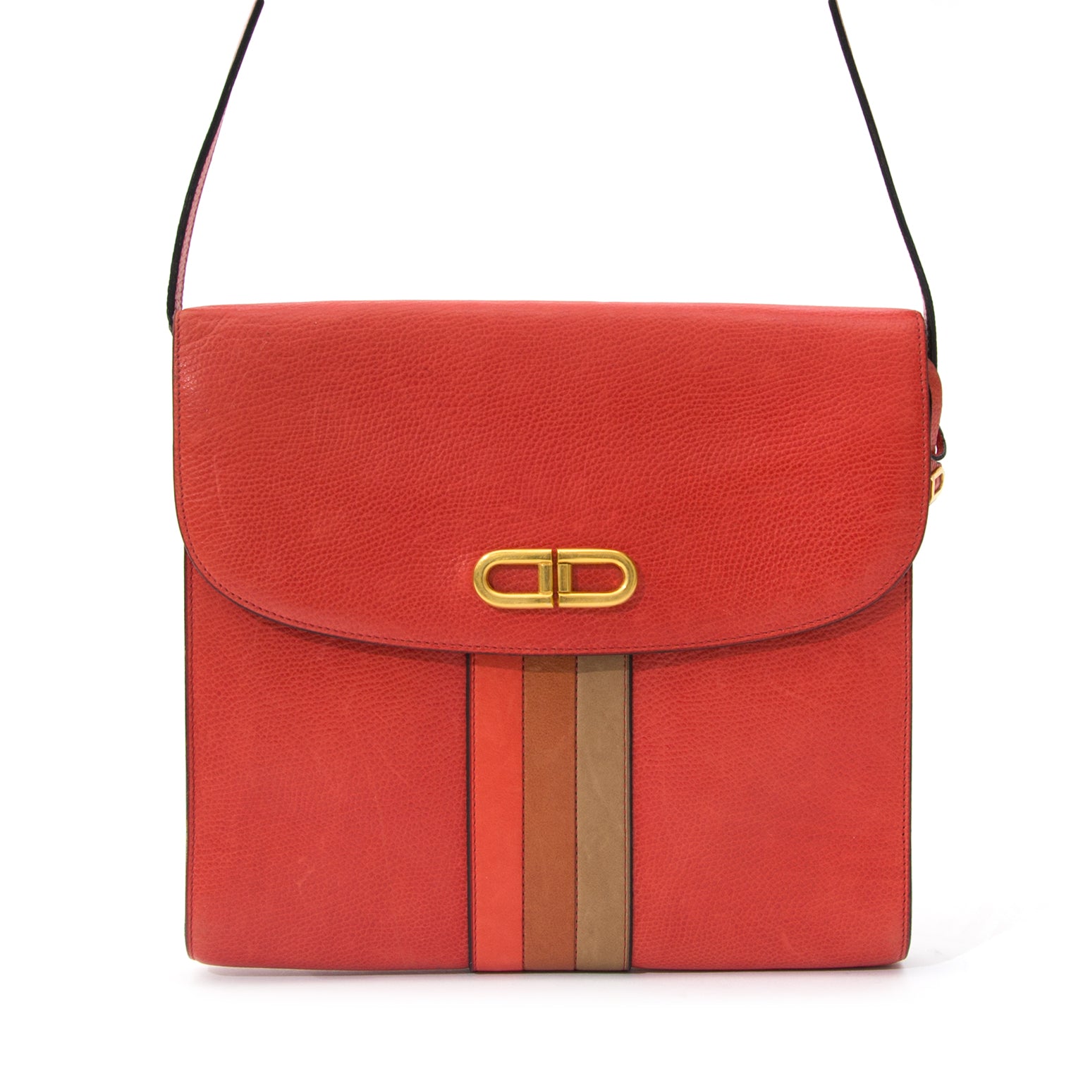 at the best price webshop labellov belgique Vintage Delvaux Shoulder Flap Bag Brick Red. Labellov provides a platform to buy and sell preloved secondhand luxury designer goods.